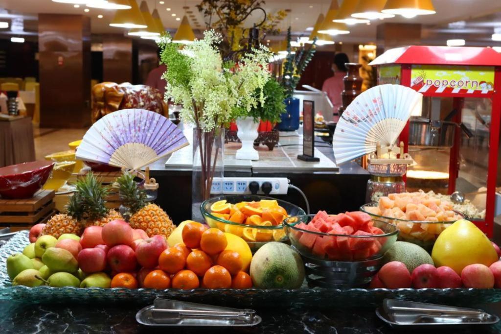 West International Trade Grand Hotel Beijing Bagian luar foto