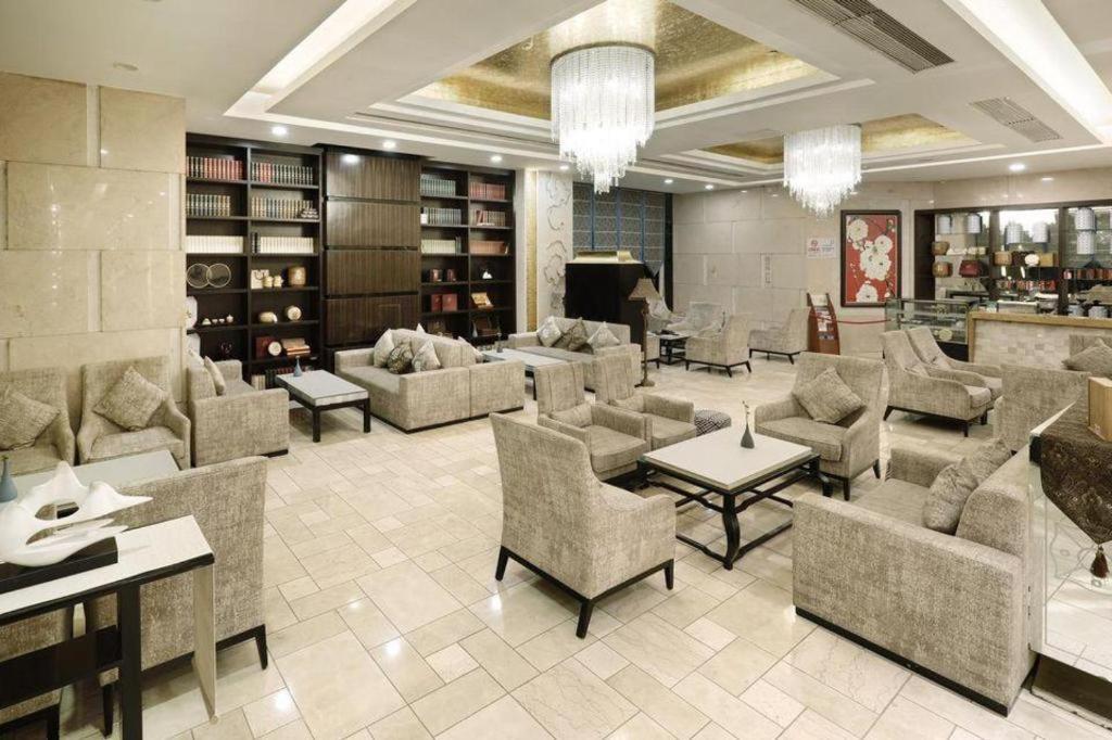 West International Trade Grand Hotel Beijing Bagian luar foto