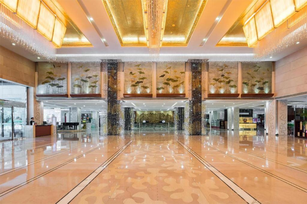 West International Trade Grand Hotel Beijing Bagian luar foto